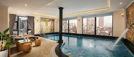 Minibar, iron/ironing board, free WiFi, bed sheets