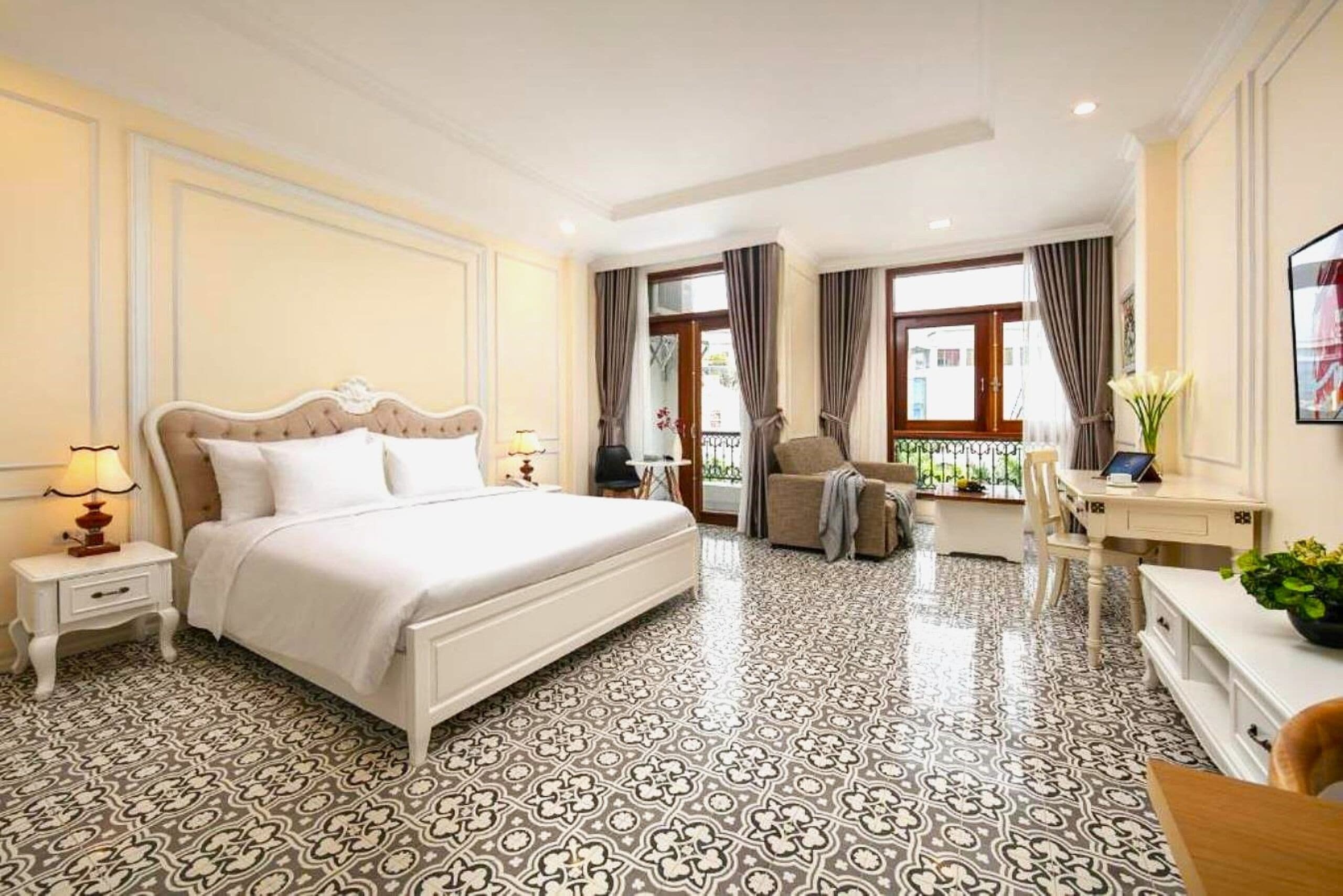 Minibar, tabla de planchar con plancha, wifi gratis y ropa de cama 