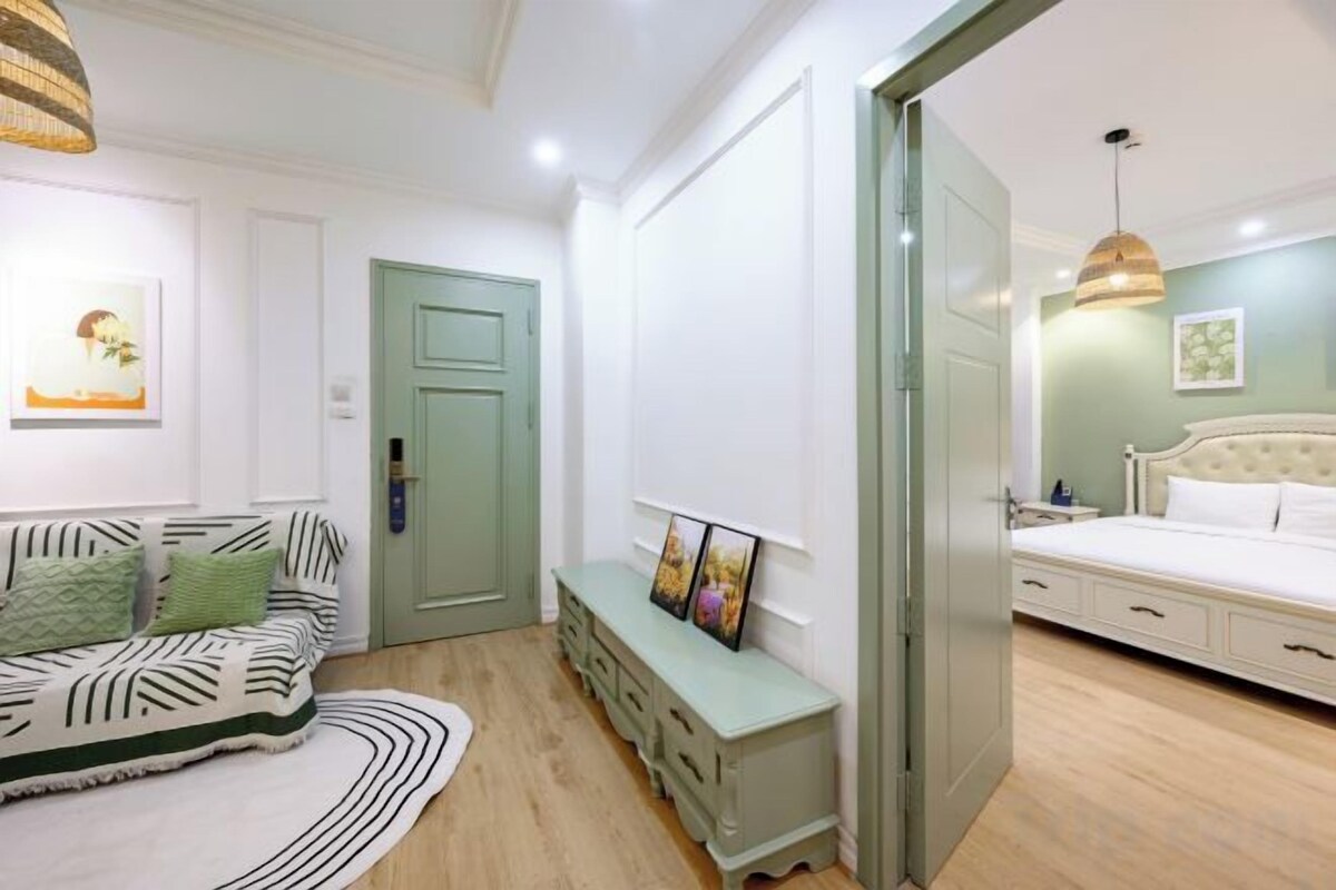 Minibar, iron/ironing board, free WiFi, bed sheets