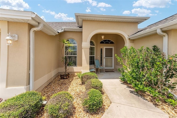 Exterior - Sunny Hideaway - 3/2 in The Village of Amelia (The Villages)