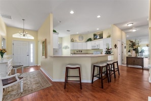 Fridge, microwave, oven, stovetop - Sunny Hideaway - 3/2 in The Village of Amelia (The Villages)