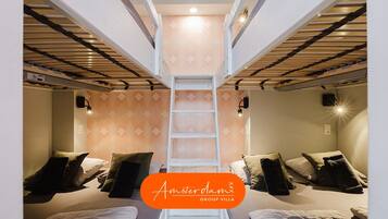 4 slaapkamers, een strijkplank/strijkijzer, reisbedje, wifi