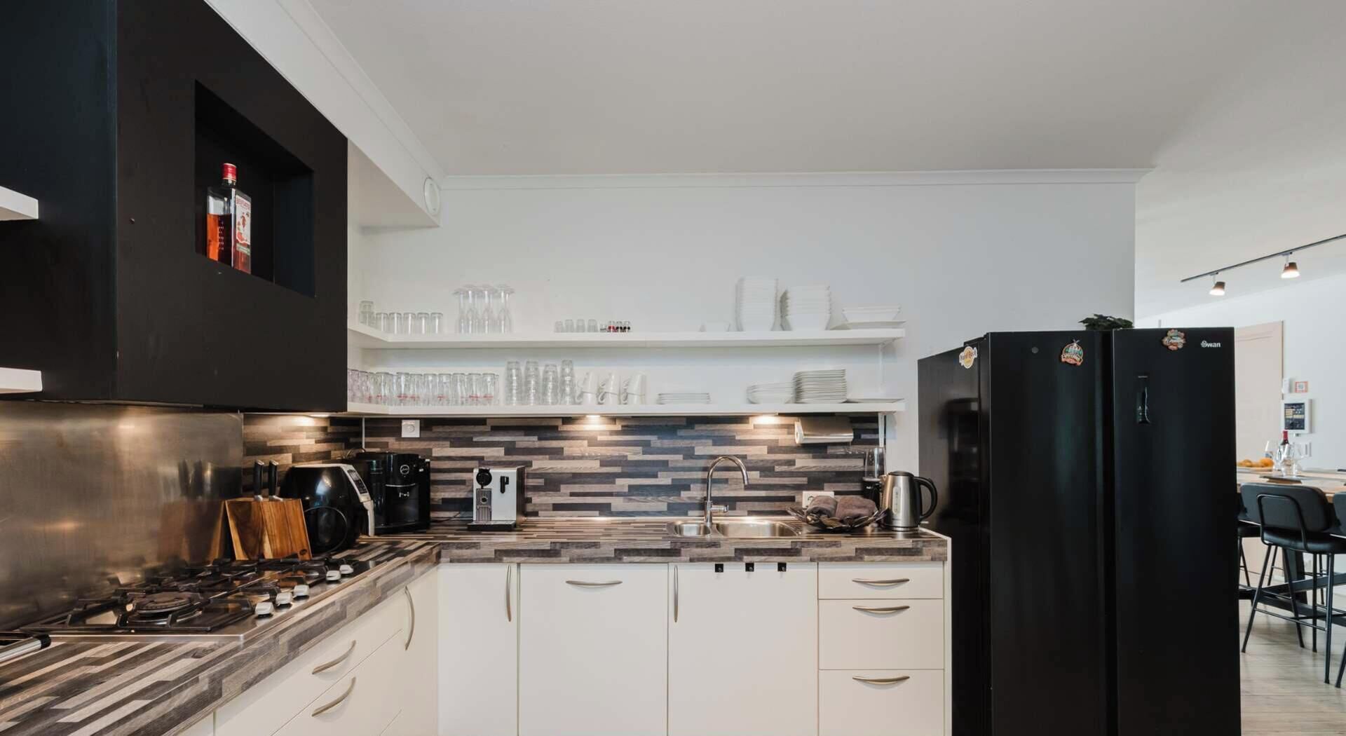 Coffee/tea maker, fridge, microwave, oven