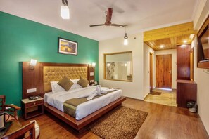 Egyptian cotton sheets, premium bedding, down duvets, memory-foam beds - Hotel Grand Oasis (Manali)