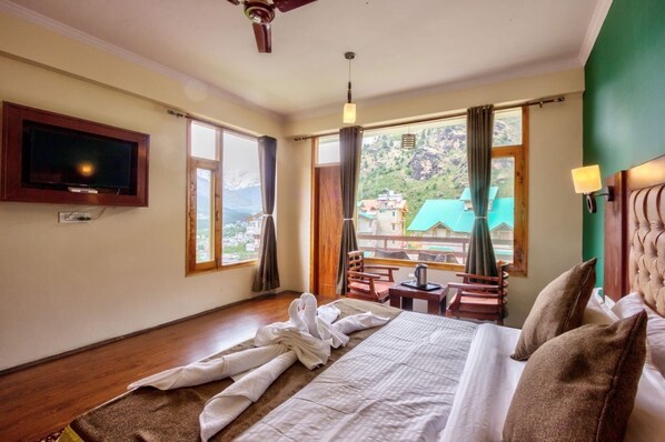 Honeymoon Room - Hotel Grand Oasis (Manali)