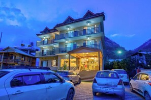 Property entrance - Hotel Grand Oasis (Manali)