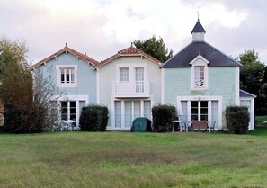 Exterior - Moulin Vert, village house with swimming pool (Talmont-Saint-Hilaire)