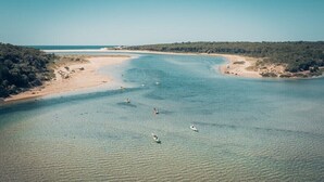 A coastal area with clear water, sandy beaches, and sparse vegetation. - Moulin Vert, village house with swimming pool (Talmont-Saint-Hilaire)