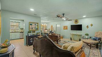 Een smart-tv en een kantoor