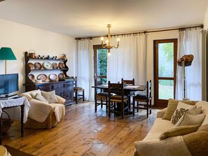 Smart TV - Pepe's Home, comfort for couples or families.





 (Ponte di Legno)