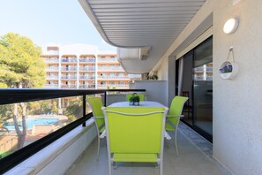 Outdoor dining - Central and economical apartment, perfect for families - UHC CANCUN APARTMENTSUHC CANCUN APARTMENTS (Salou)