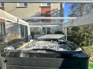 Terrace/patio - Maison Romantique ou Familiale Avec Jacuzzi, Sauna, Salle de Cinéma, Babyfoot (Lacroix-Falgarde)