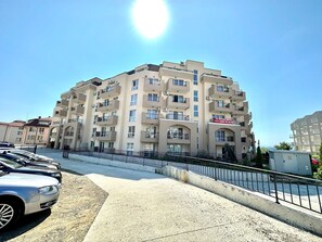 Third-party on-site parking - MENADA * Ipanema * Cozy family apartment (Sveti Vlas)