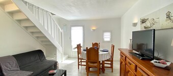 3-Bedroom House with Heated Pool & Tennis, Near the Sea