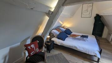 4 bedrooms, bed sheets