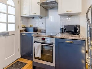 Hus | Privat køkken | Køleskab, mikrobølgeovn, ovn, kogeplade