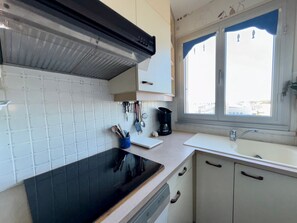 Fridge, microwave, oven, stovetop - Bright apartment near the beach for 5 people (Saint-Jean-de-Monts)