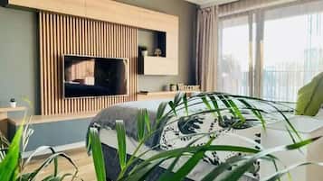 1 habitación, escritorio, tabla de planchar con plancha y wifi