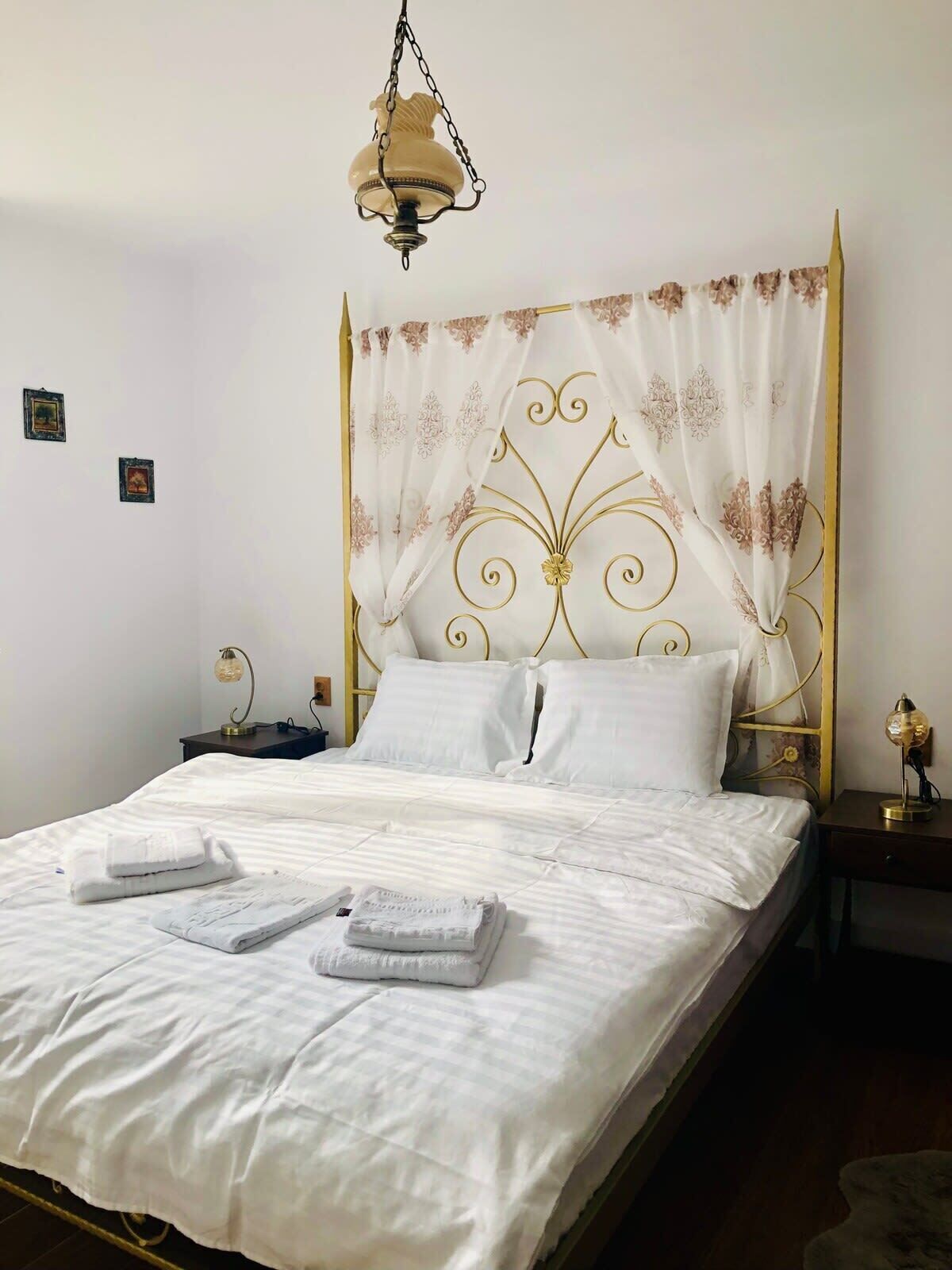 1 bedroom, desk, iron/ironing board, WiFi