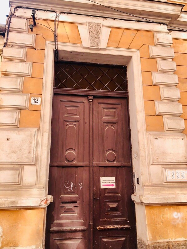 تفاصيل الفندق من الخارج