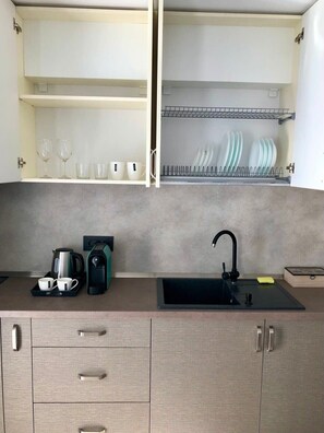 Fridge, microwave, oven, coffee/tea maker