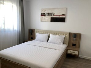 1 slaapkamer, een bureau, een strijkplank/strijkijzer, wifi