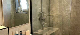 Modern New and Elegant Apartment -PNM Residence D2