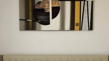 1 slaapkamer, een strijkplank/strijkijzer, wifi, beddengoed