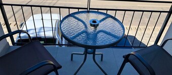 Modern New and Elegant Apartment -PNM Residence D3