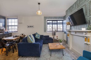 TV - 3 bedroom apartment in central York (York)