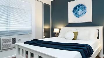 4 bedrooms, in-room safe, desk, iron/ironing board