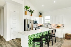 Køleskab, ovn, kogeplade, opvaskemaskine