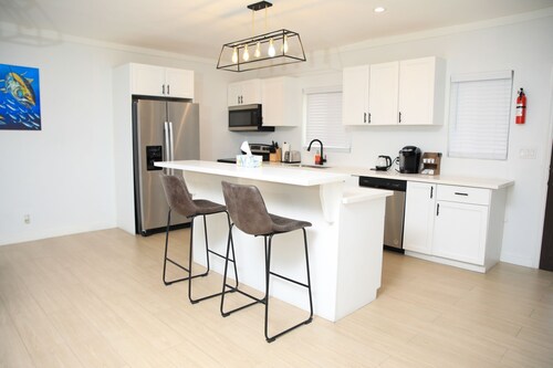 Townhouse w/Pool Near Beach, Airport & Supermarket