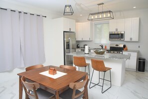 Mikrowelle, Ofen, Herdplatte, Geschirrspüler