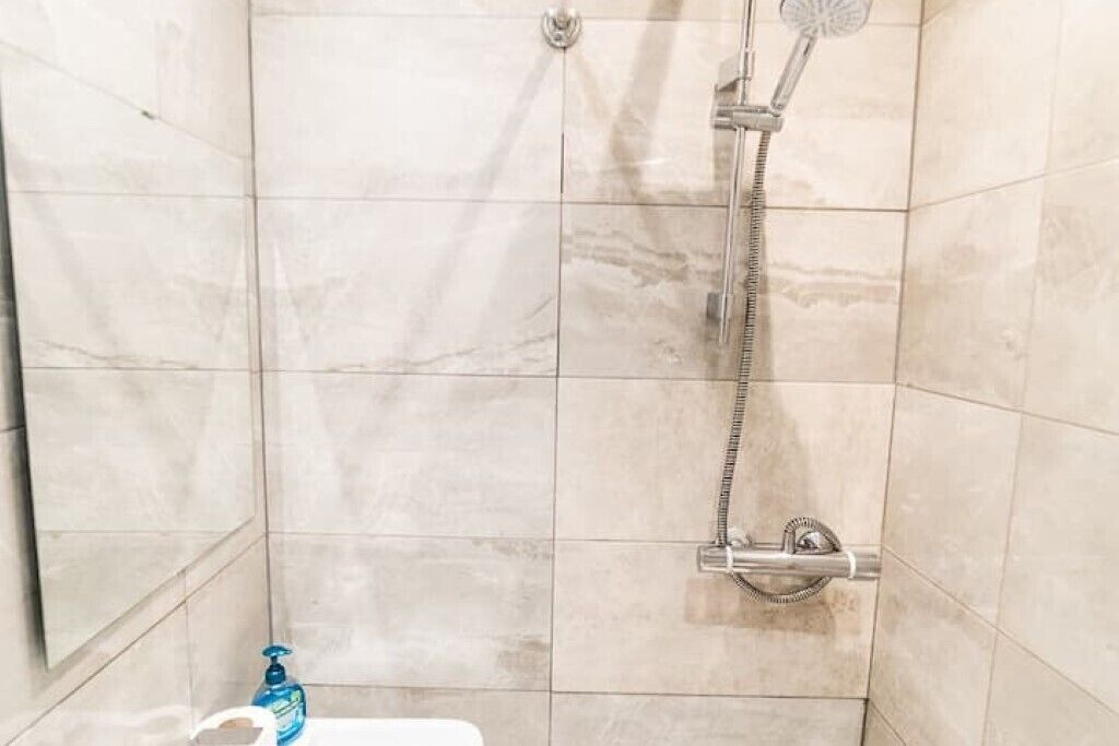 Haartrockner, Handtücher, Seife, Shampoo