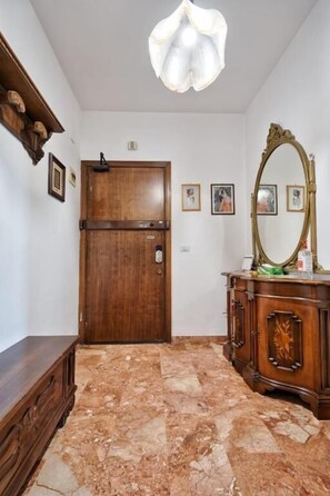 Interior entrance - Apt Venice City (Mestre)