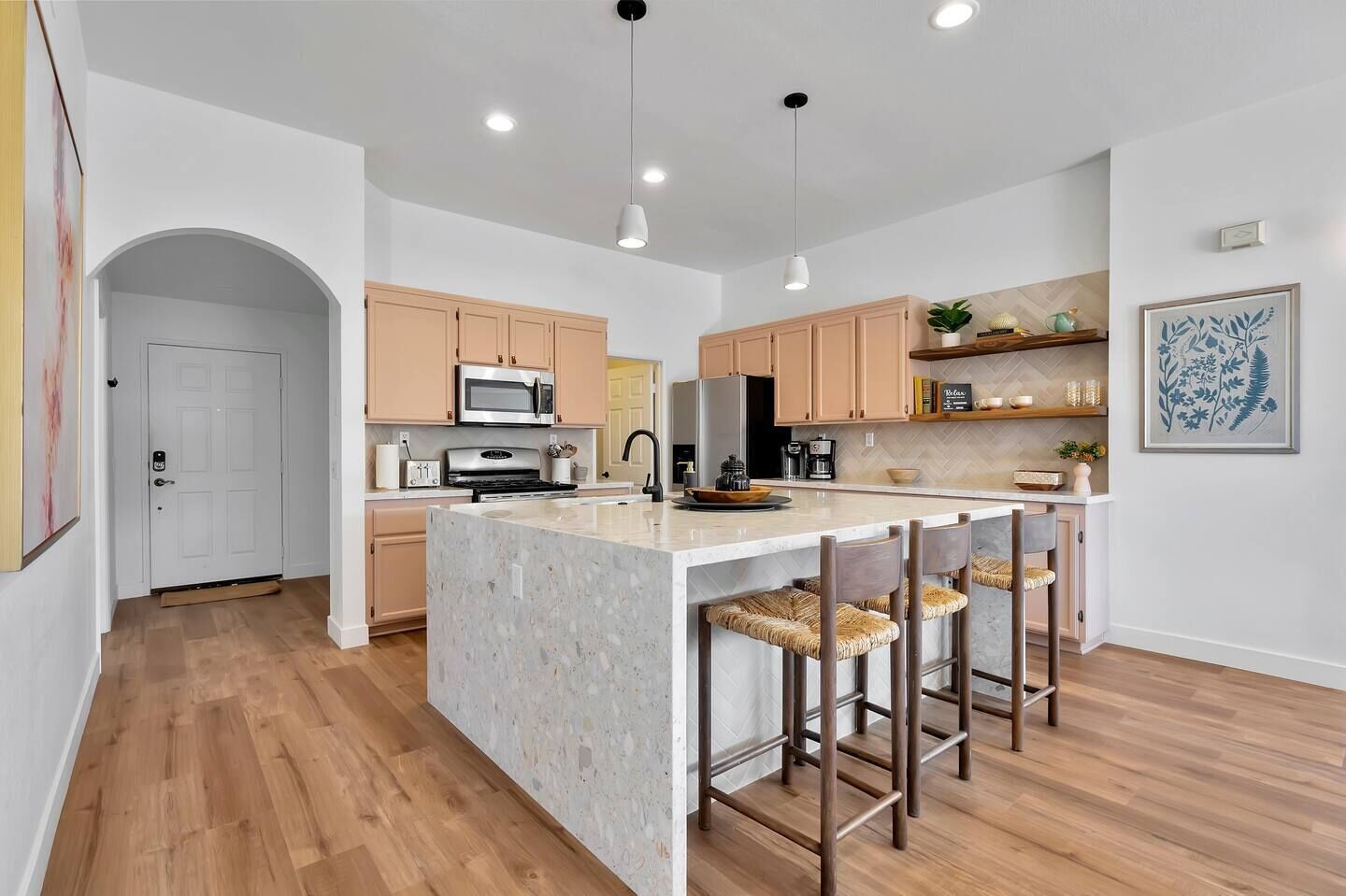 Refrigerador, microondas, horno y parrilla de estufa 