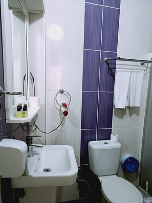 Standard Twin Room | Bathroom - Koboroz Hotel (Ayvalik)