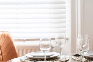 Dining - [Covent Garden-Oxford st]Cozy London Studio Flat (London)