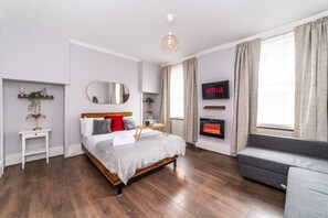 Iron/ironing board, WiFi, bed sheets