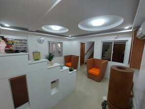 32–tuumainen taulutelevisio, jossa kaapelikanavat