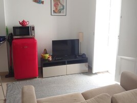 Basic Apartment | Living area | 42-inch Smart TV with cable channels, heated floors