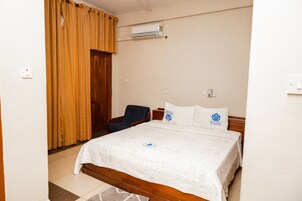 Desk, free WiFi, bed sheets