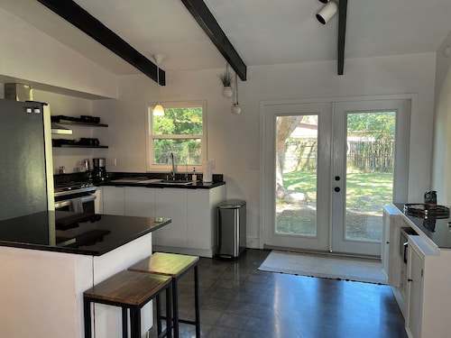 4 bed, 2 bath home conveniently located in NE Gainesville