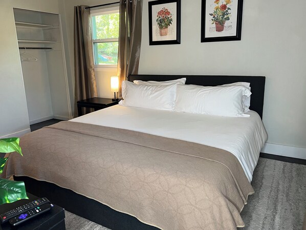 4 bedrooms, desk, iron/ironing board, free WiFi