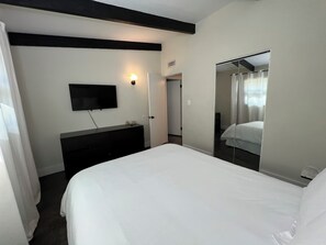 4 bedrooms, desk, iron/ironing board, free WiFi