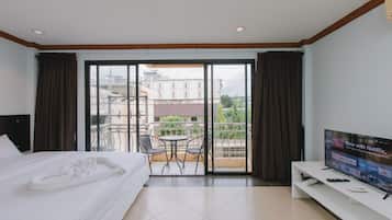 Chambre Double Deluxe, 1 trĂšs grand lit, non-fumeurs, vue ville | Vue sur la rue