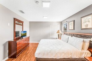 8 chambres, fer et planche Ă repasser, Wi-Fi, draps fournis