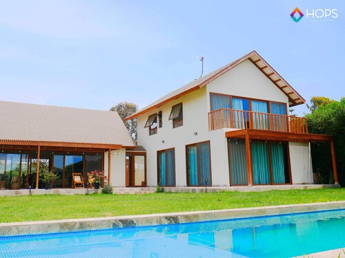 HOP Solarena: Classic Charm with Lagoon View
