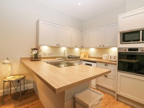 Cottage | Private kitchen | Fridge, dishwasher, electric kettle, toaster - 8 Barney Mains Cottage (Haddington)